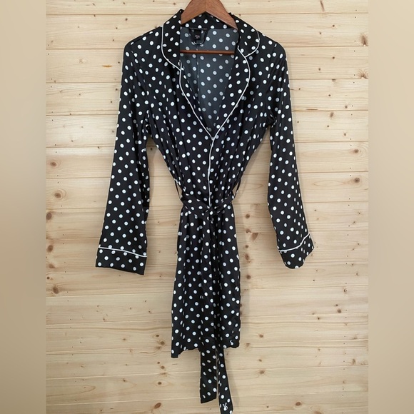 VICTORIA’S SECRET Elegant Women’s S/P Black & White Polka Dot Satin-Style Robe - Picture 1 of 9